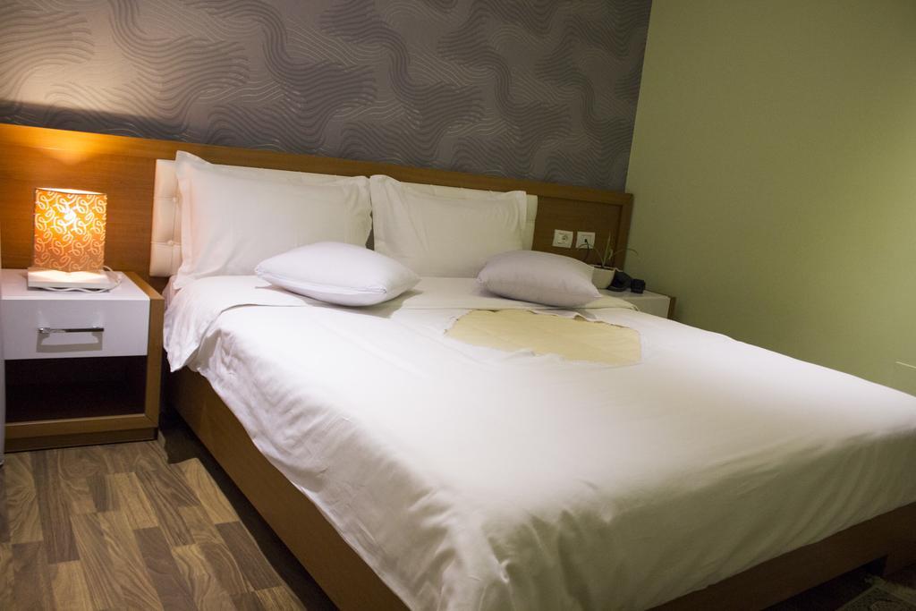 Hotel Bylis Tirana Buitenkant foto